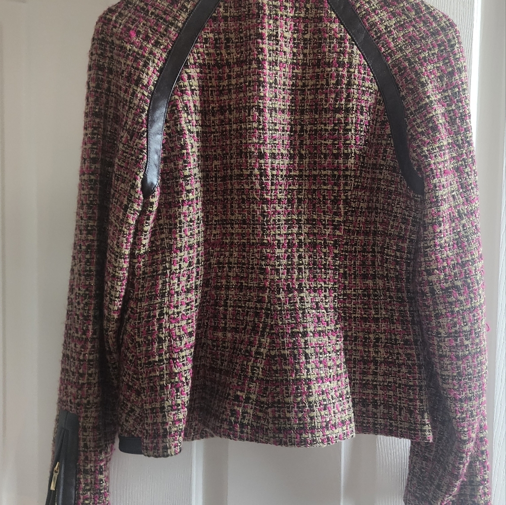 EUC- bebe - lady jacket with faux leather trim and gold zippers - Picture 4 of 7
